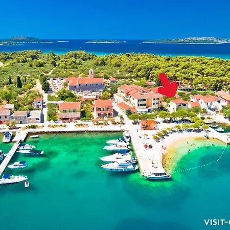 Riva Vila *